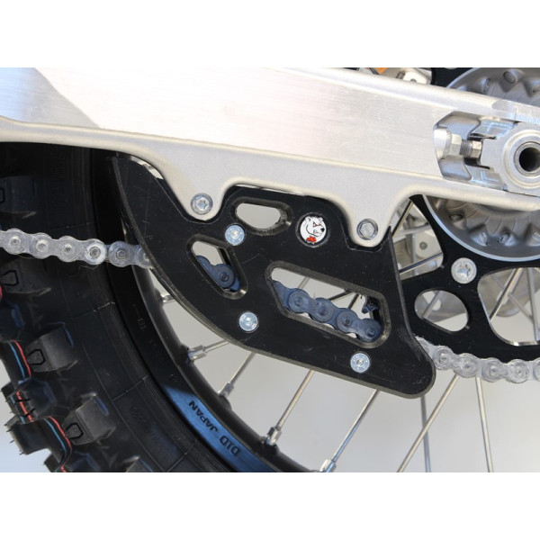 Side view of the black chain guide in UHMW plastic for KTM - Husqvarna