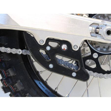 Side view of the black chain guide in UHMW plastic for KTM - Husqvarna