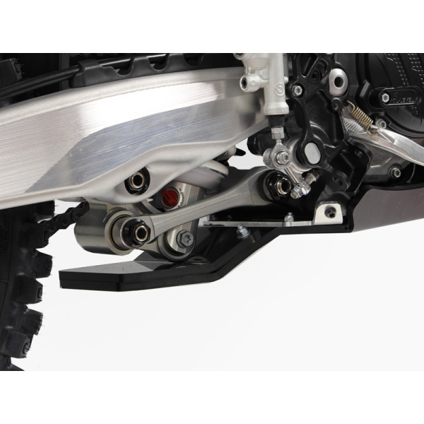 Vue rapprochée de la protection de biellette du sabot noir en plastique PEHD pour KTM et Husqvarna