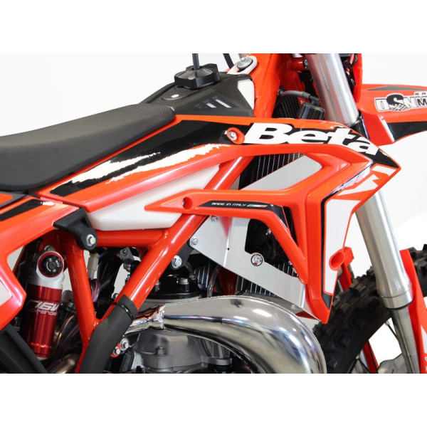 Vue arrière des protections de radiateurs en aluminium pour Beta 250 et 300Xtrainer