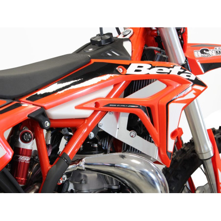 Vue arrière des protections de radiateurs en aluminium pour Beta 250 et 300Xtrainer