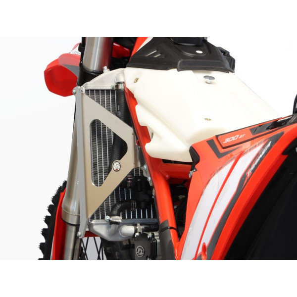 Rear left view of the radiator braces in aluminum for Beta 250 et 300Xtrainer