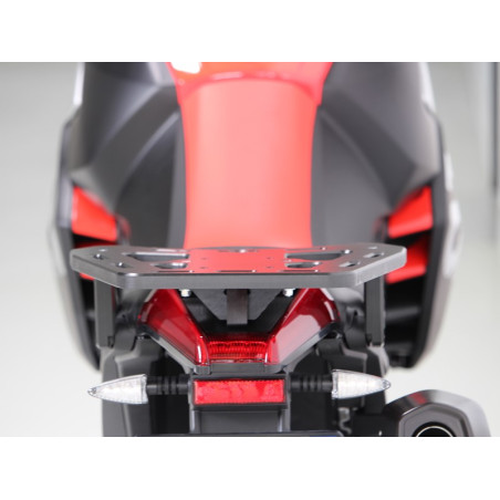 Vue arrière du porte paquet noir en plastique PEHD 15mm pour Aprilia Tuareg 660