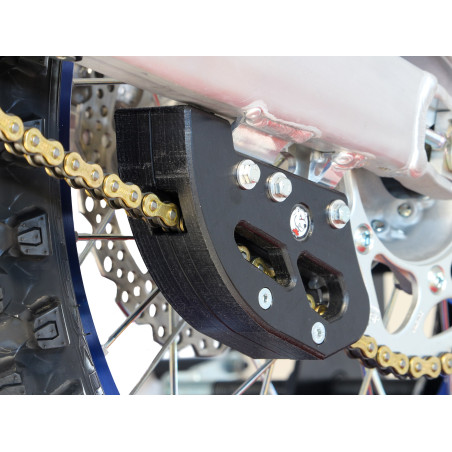 Vue avant du guide chaine noir en plastique UHMW pour YZ250F et YZ450F