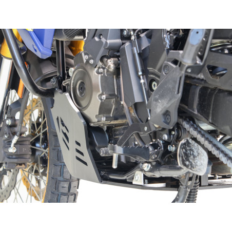 Protection du carter de la Suzuki V-strom 800DE grâce au sabot AXP en PEHD