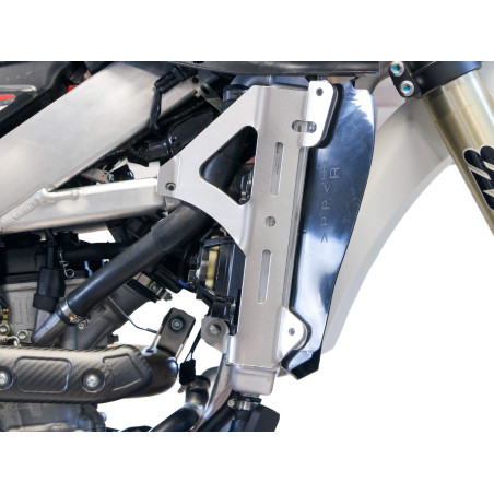 Side view of the radiator braces in aluminum for Yamaha and Fantic