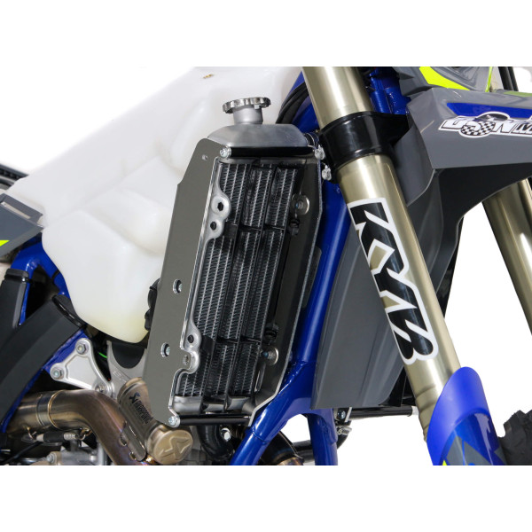 Front view of the radiator braces in aluminum for Sherco SEF300