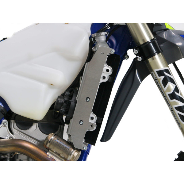 Vue latérale des protections de radiateurs en aluminium pour Sherco SEF300
