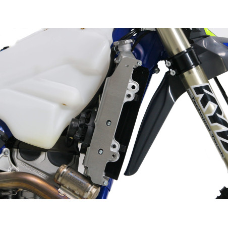 Vue latérale des protections de radiateurs en aluminium pour Sherco SEF300