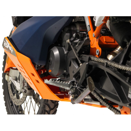 Vue arrière gauche du sabot Adventure en plastique PEHD orange de 8mm pour KTM 790 / 890 Adventure