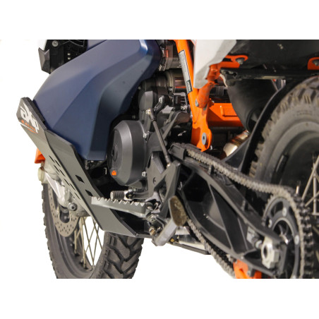 Côté gauche du sabot Adventure en plastique PEHD noir de 8mm pour KTM 790 / 890 Adventure avec béquille centrale