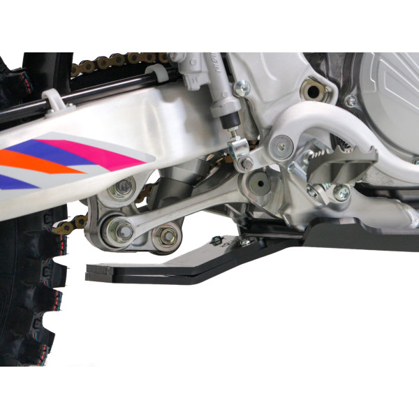 Vue rapprochée de la protection de biellette du sabot noir en plastique PEHD 8mm pour Yamaha YZ250F