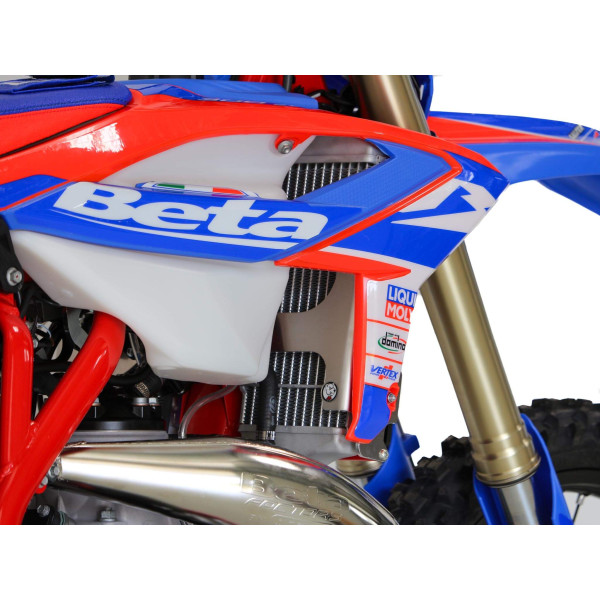 Vue arrière des protèges radiateurs en aluminium 4mm d'épaisseur avec plaque de protection en PEHD 6mm pour Beta 125RR, 200RR, 2