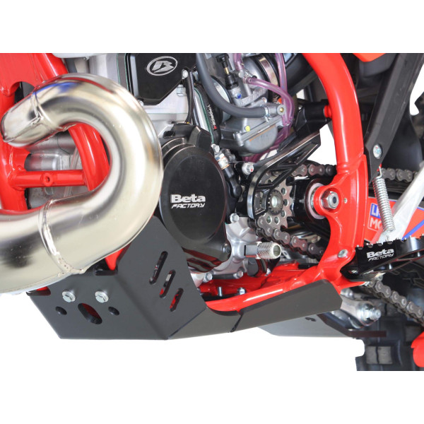 Left side of the black HDPE plastic skid plate with linkage guard for Beta 250RR Racing et 300RR Racing