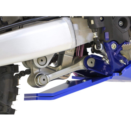 Vue rapprochée de la protection de biellette du sabot bleu en plastique PEHD pour Sherco SE250 - SE300 Factory
