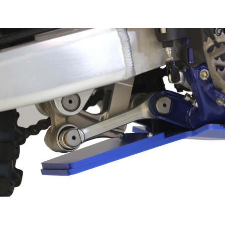Vue rapprochée de la protection de biellette du sabot bleu en plastique PEHD pour Sherco SEF450 / SEF500 Factory