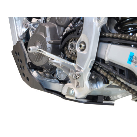 Vue arrière gauche du sabot noir en plastique PEHD 6mm pour Triumph TF250X