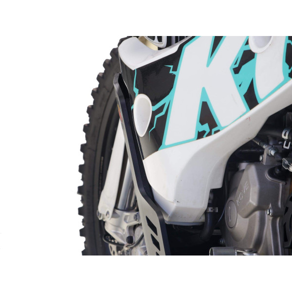 Vue rapprochée de la mousse protégeant le carter grâce au sabot en plastique PEHD 8mm pour Kove 450 Rally
