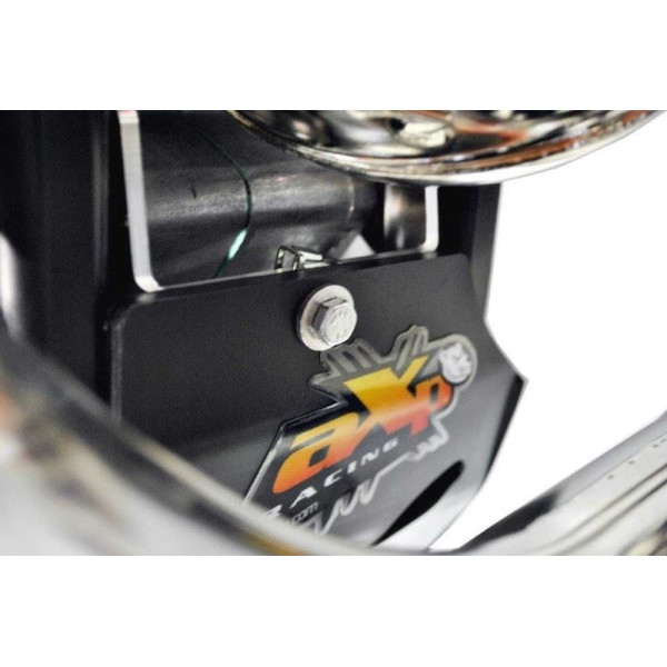 Vue rapprochée de la fixation avant du sabot noir en plastique PEHD pour Husqvarna TC / TX - KTM SX / XC