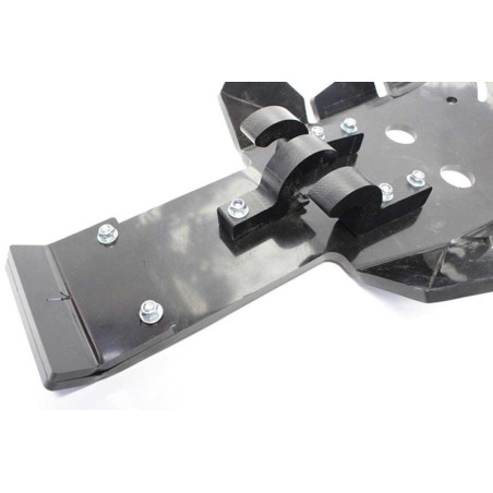 Vue rapprochée de la protection de biellette du sabot noir en plastique PEHD pour Sherco 250 - 300 SEFR