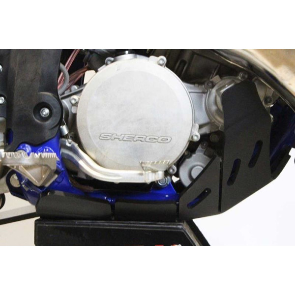 Vue de côté du sabot noir en plastique PEHD avec protection de biellette pour Sherco 125SER