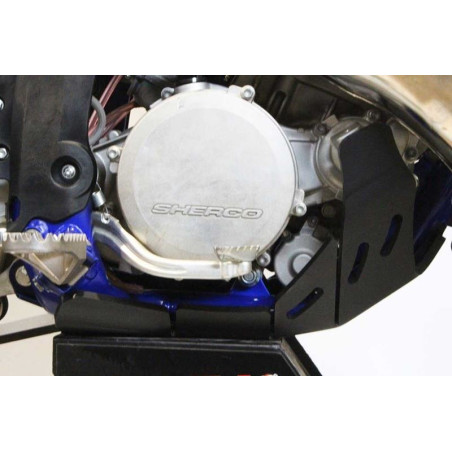 Vue de côté du sabot noir en plastique PEHD avec protection de biellette pour Sherco 125SER