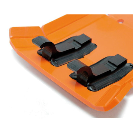 Vue rapprochée des fixations arrières du sabot orange en plastique PEHD pour KTM 250/350 EXCF