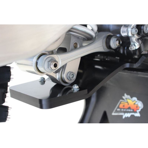 Vue rapprochée de la protection de biellette du sabot noir en plastique PEHD pour KTM - Husqvarna 250 / 350MX 4T