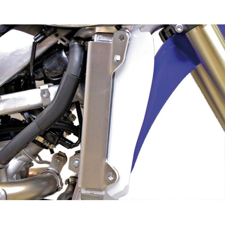 Side view of the radiator braces in aluminum for Yamaha YZ250F - YZ450F