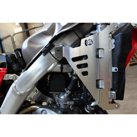 Vue de côté des protections de radiateurs en aluminium pour Honda CRF450L - CRF450XR
