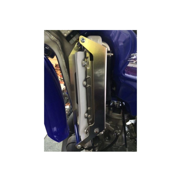 Vue de côté des protections de radiateurs en aluminium pour Yamaha YZ125