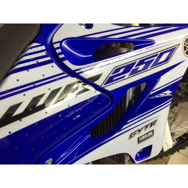 Vue de côté des protections de radiateurs en aluminium pour Yamaha YZ250 - YZ250X