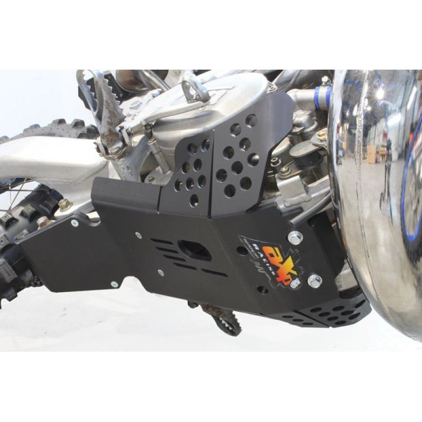 Vue du dessous du sabot noir en plastique PEHD avec protection de biellette pour TM Racing 250 - 300