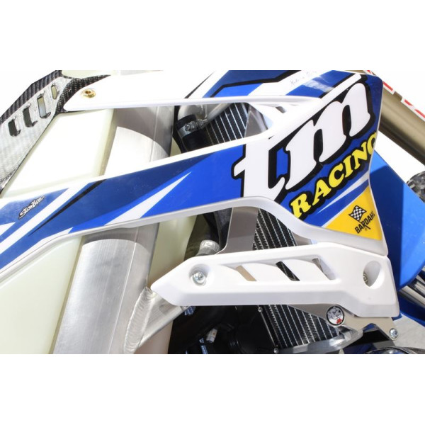 Right side view of the radiator braces in aluminum for TM Racing 250 - 300EN