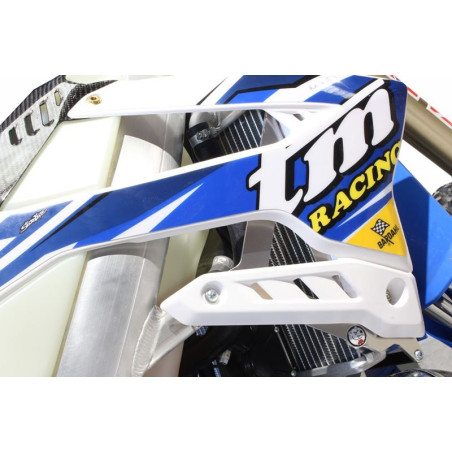 Right side view of the radiator braces in aluminum for TM Racing 250 - 300EN