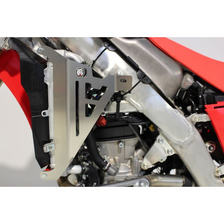 Side view of the radiator braces in aluminum for Honda CRF250R - CRF250RX