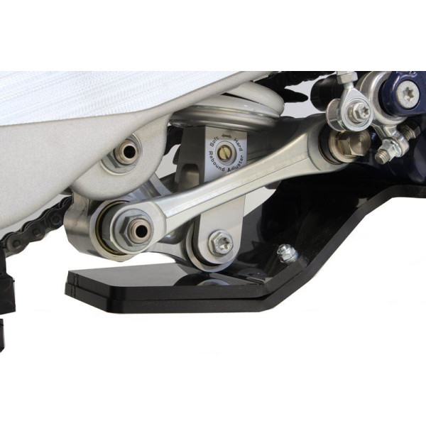 Vue rapprochée u sabot noir en plastique PEHD avec protection de biellette pour GasGas - Husqvarna