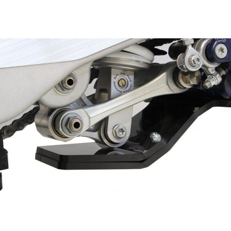 Vue rapprochée u sabot noir en plastique PEHD avec protection de biellette pour GasGas - Husqvarna