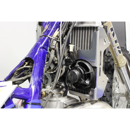 Right side view of the radiator braces in aluminum for Sherco SE250 - SE300 Racing