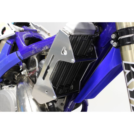 Vue avant droite des protections de radiateurs en aluminium pour Sherco SE250 - SE300 Racing