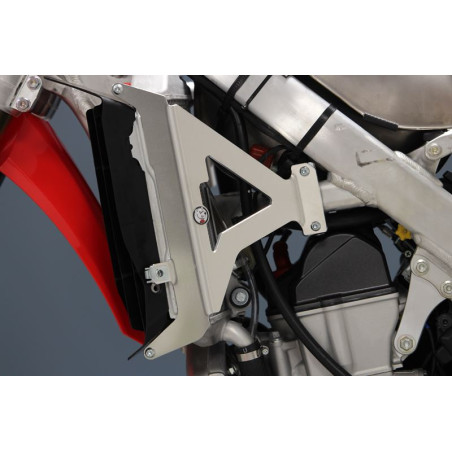 Side view of the radiator braces in aluminum for Honda CRF250R - CRF450R