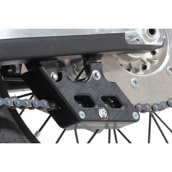 Front view of the black chain guide in UHMW plastic for Beta