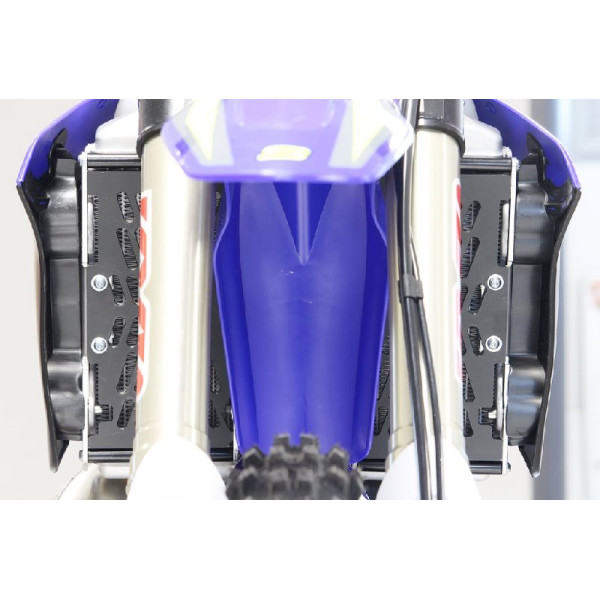 Vue avant des protections de radiateurs en aluminium pour Sherco SE250R / SE300R