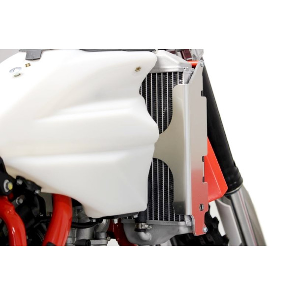 Front view of the radiator braces in aluminum for Beta 2T