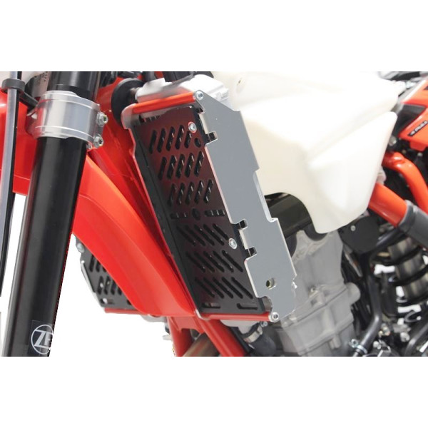 Vue de face des protections de radiateurs en aluminium pour Beta 4T