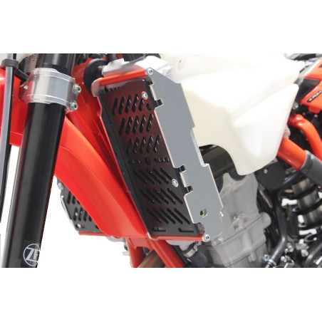 Vue de face des protections de radiateurs en aluminium pour Beta 4T