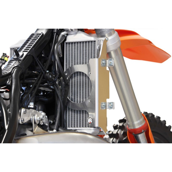 Vue arrière droite des protections de radiateurs en aluminium pour KTM et Husqvarna