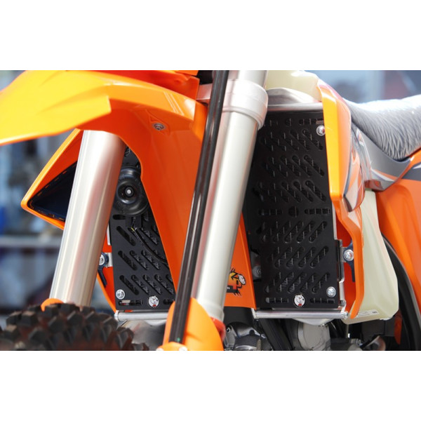 Front view of the radiator braces in aluminum for KTM and Husqvarna