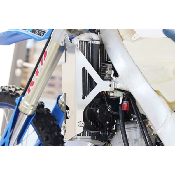 Vue arrière des protections de radiateur en aluminium pour TM Racing