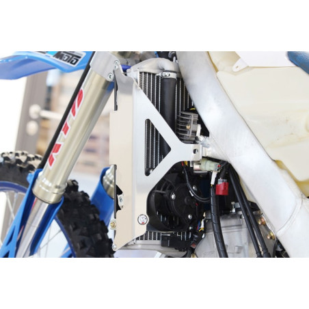 Vue arrière des protections de radiateur en aluminium pour TM Racing